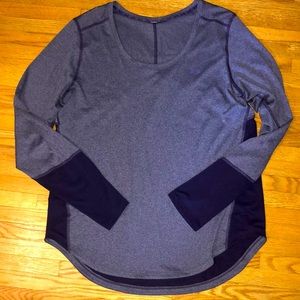 ☀️4/$20☀️Under Armour long sleeve top. Sz XL. Two tone purple.